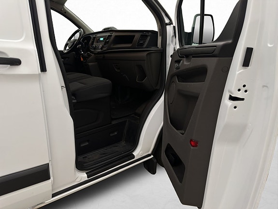 Ford Transit Custom 28 of 30
