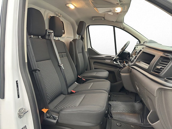 Ford Transit Custom 27 of 30