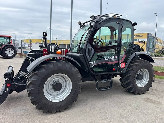 Case IH Farmlift 742 2 of 3