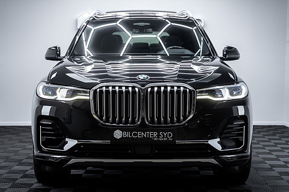 BMW X7 3 of 5