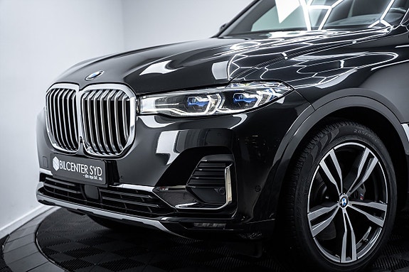 BMW X7 2 of 5