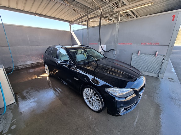 BMW 520d 2 of 5