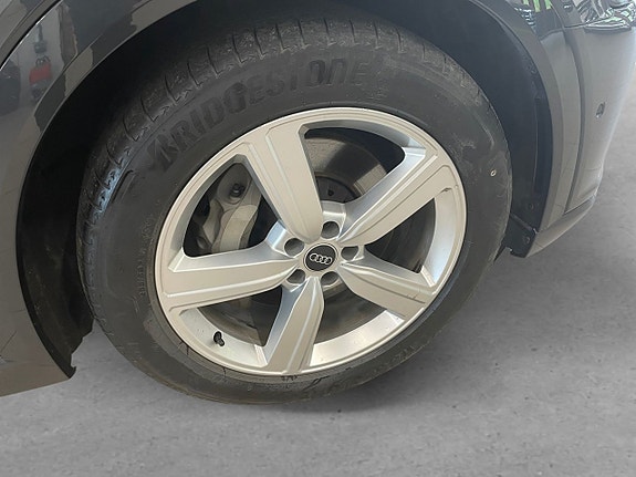 Audi Q8 9 of 22
