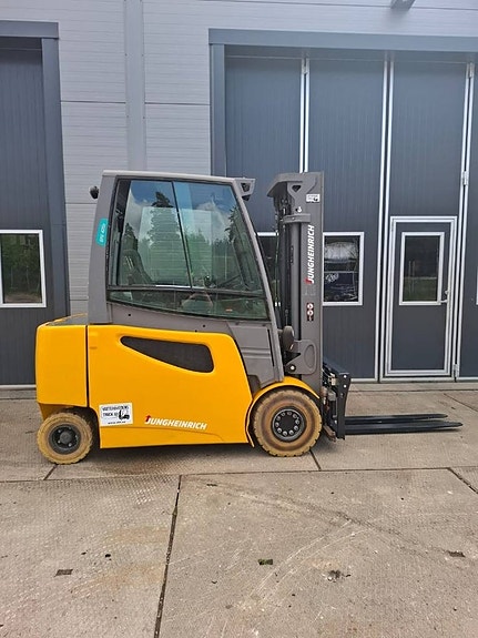 Jungheinrich EFG 425 2 of 6