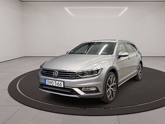 Volkswagen Passat Alltrack 3 of 5