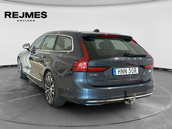 Volvo V90 2 of 5