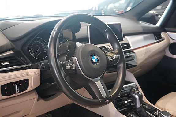 BMW 225xe 2 of 5