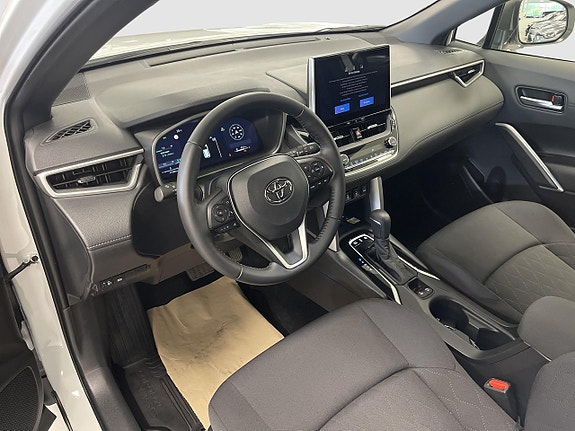 Toyota Corolla Cross 6 of 12