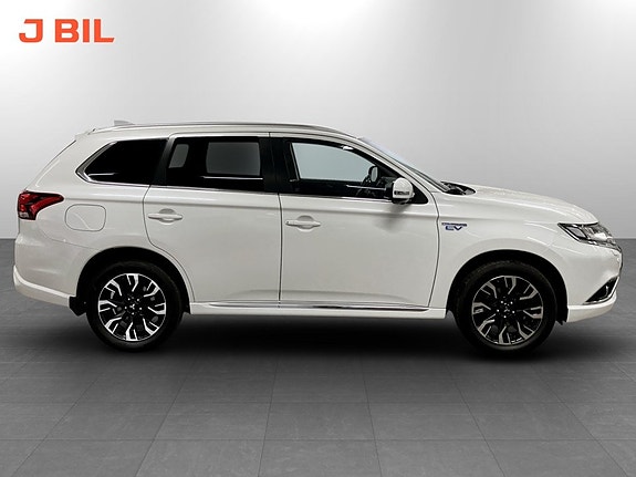 Mitsubishi Outlander 13 of 16