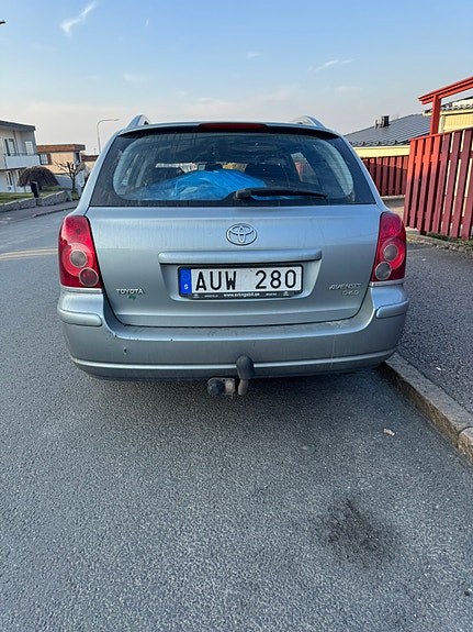 Toyota Avensis 3 of 5