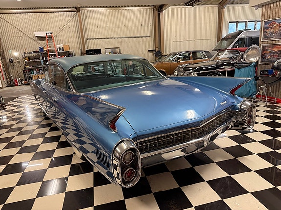 Cadillac Series Sixty Special 8 of 22