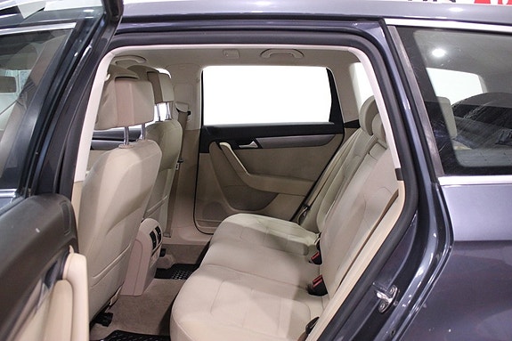 Volkswagen Passat 11 of 22