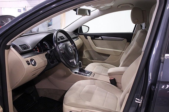 Volkswagen Passat 10 of 22