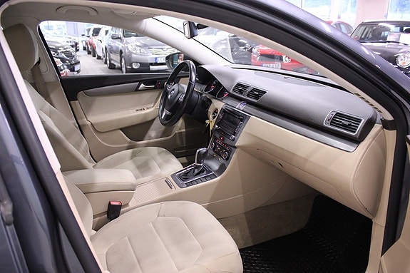 Volkswagen Passat 14 of 22