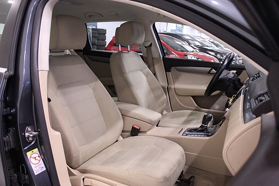 Volkswagen Passat 16 of 22