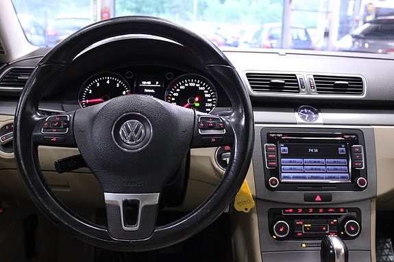 Volkswagen Passat 18 of 22