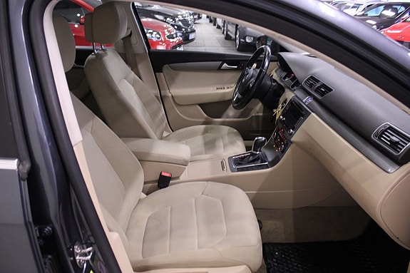 Volkswagen Passat 15 of 22