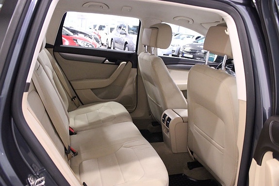 Volkswagen Passat 12 of 22