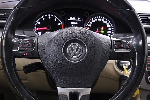 Volkswagen Passat 19 of 22
