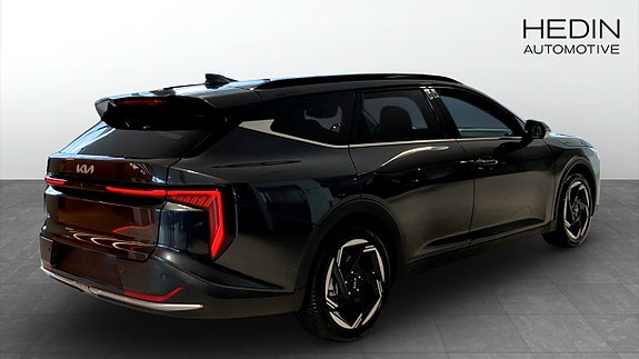 Kia K4 2 of 5