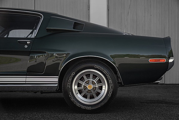 Shelby Mustang 23 of 25