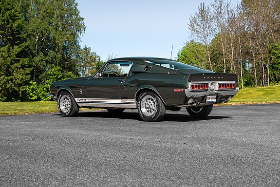 Shelby Mustang 4 of 5