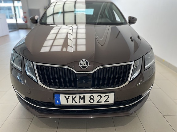 Skoda Octavia 2 of 5