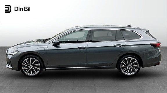Skoda Superb 2 of 5