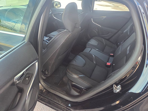 Volvo V40 4 of 5