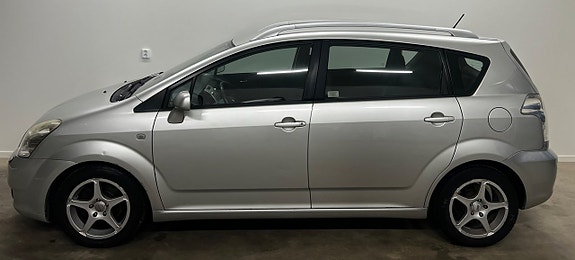 Toyota Corolla Verso 2 of 5