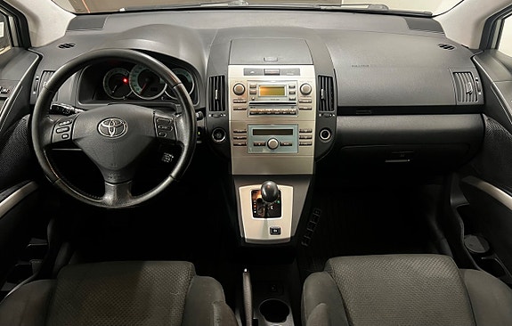 Toyota Corolla Verso 5 of 5