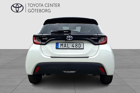 Toyota Yaris 7 of 14
