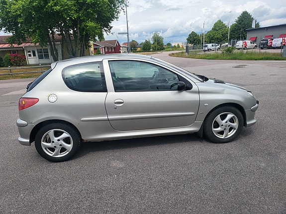 Peugeot 206 2 of 5