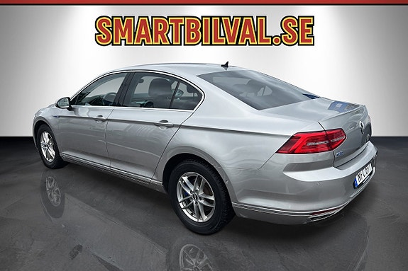 Volkswagen Passat 2 of 5