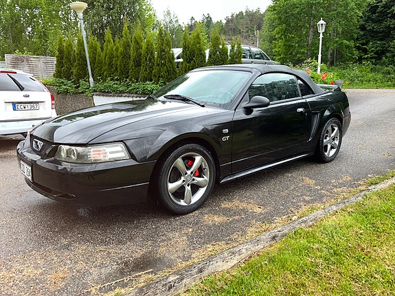 Ford Mustang 3 of 9