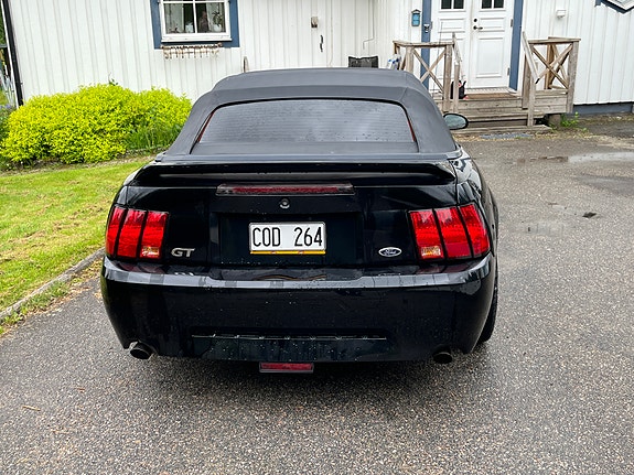 Ford Mustang 5 of 9