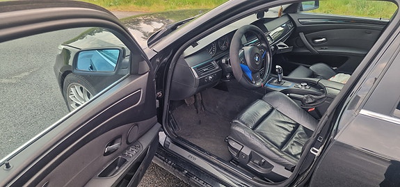 BMW 520d 2 of 5