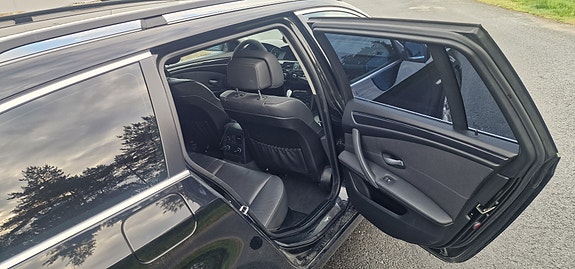BMW 520d 3 of 5
