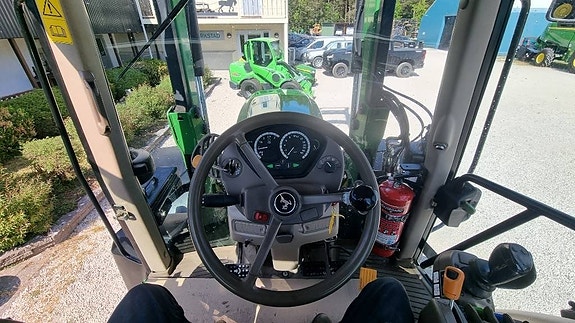 John Deere 7530 9 of 17