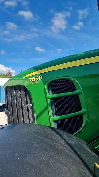 John Deere 7530 5 of 17