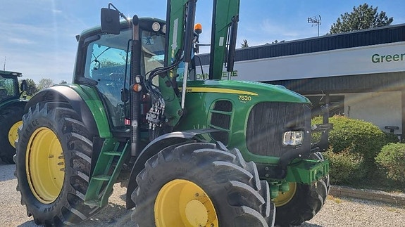 John Deere 7530 3 of 17