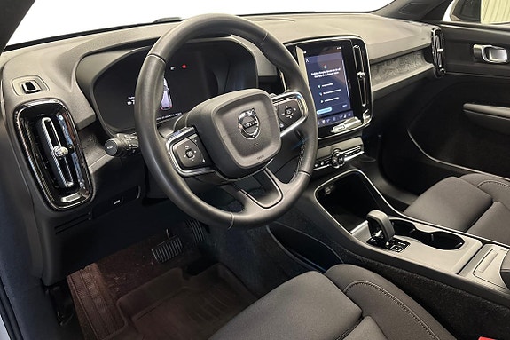 Volvo EX40 8 of 21