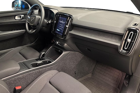 Volvo EX40 10 of 21
