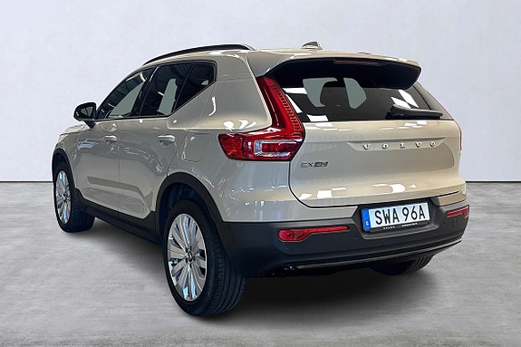 Volvo EX40 4 of 21