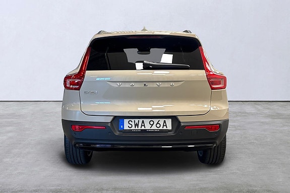 Volvo EX40 5 of 21
