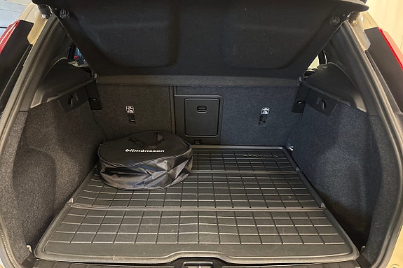 Volvo EX40 13 of 21