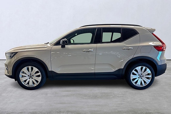 Volvo EX40 2 of 21