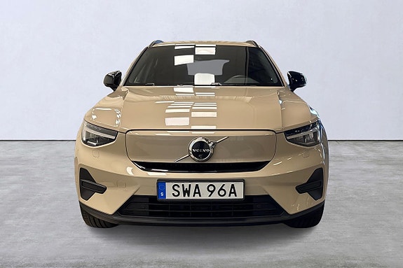Volvo EX40 7 of 21