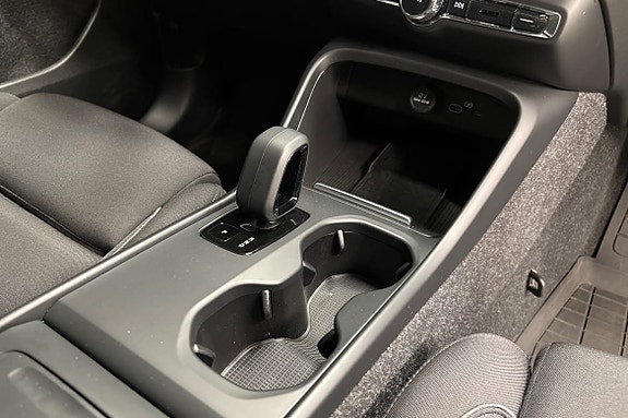 Volvo EX40 16 of 21