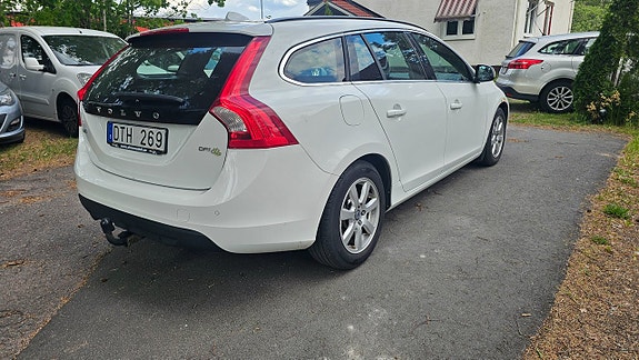 Volvo V60 2 of 5
